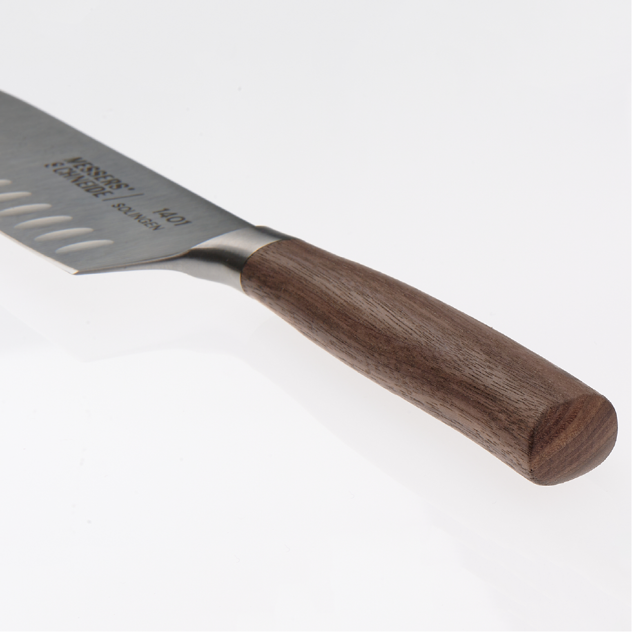 1401 Santoku mit Kulle | Nussbaum 16 cm