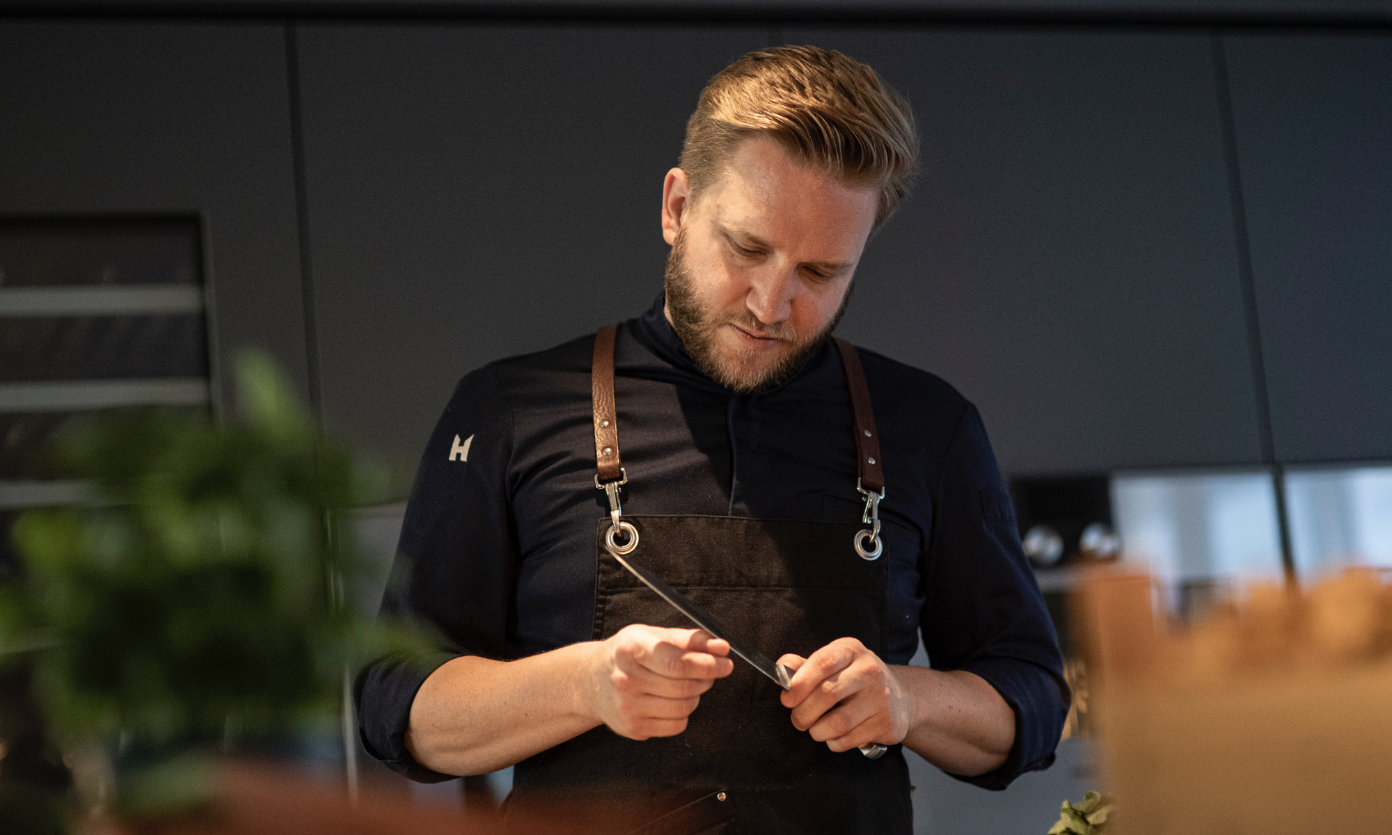 Scharfe Klingen, präzise Schnitte - Hendrik Olfen zeigt, wie es geht